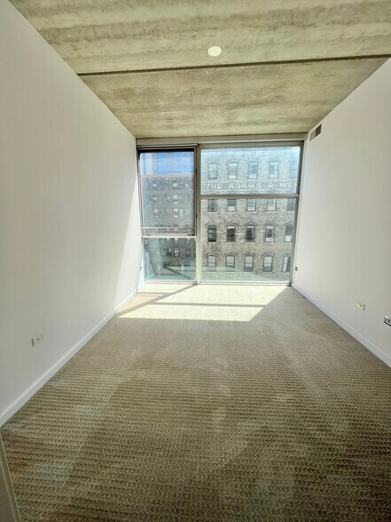 Building Photo - 630 N Franklin St