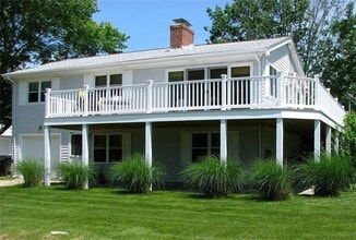 Building Photo - 10 Burbank Ave