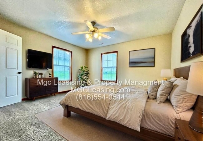 Building Photo - Beautiful Ranch-Style Duplex in Peculiar, MO - Available 09/22/26