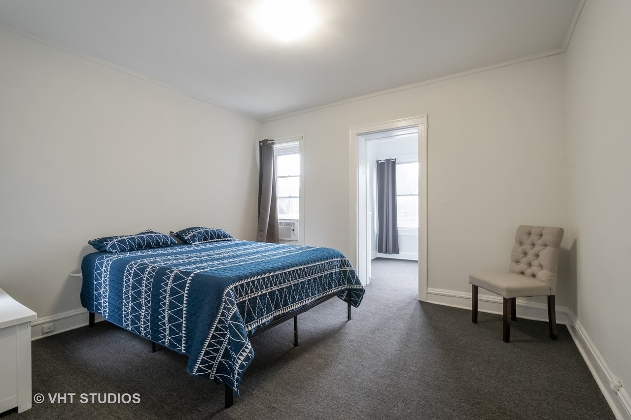 Bedroom & Den1 - 6335 N Claremont Ave
