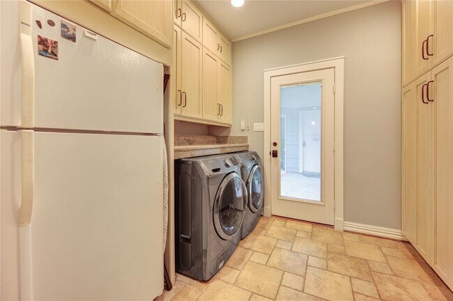Building Photo - 607 Barkers Cove