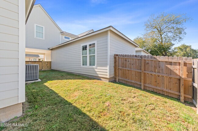 Building Photo - 119 Mayberry Grv St