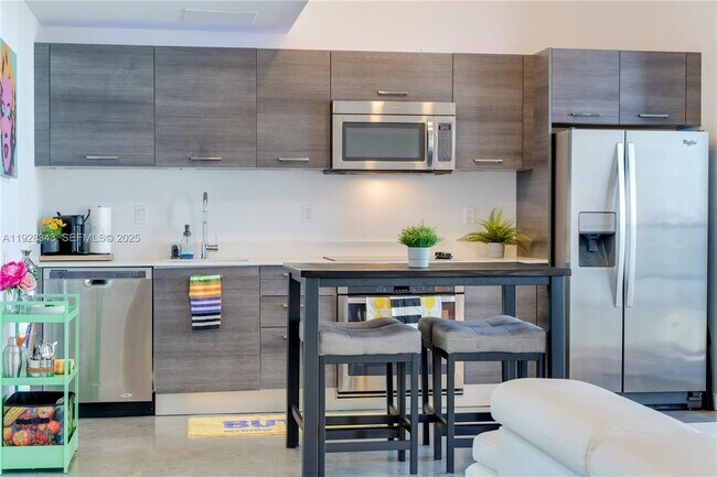 Building Photo - 151 SE 1st St