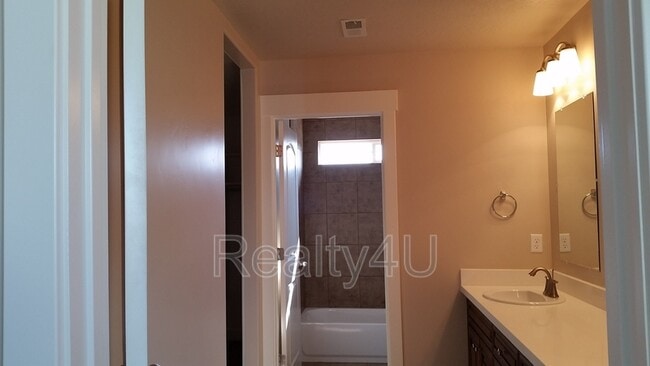 Building Photo - 34 E 300 N