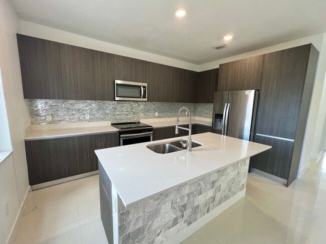 Building Photo - 492 SW 91st Pl