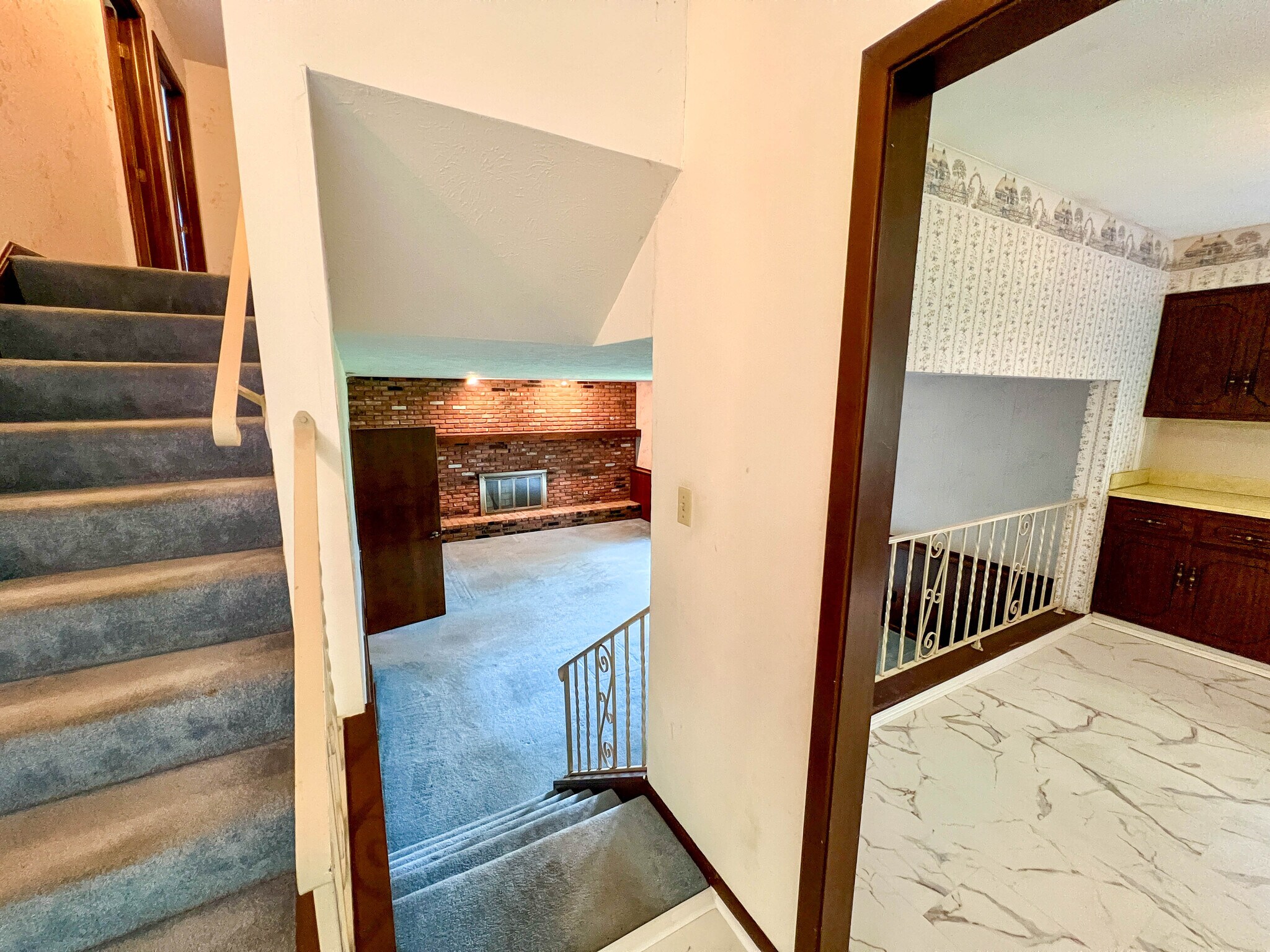 Building Photo - 25946 Tallwood Dr