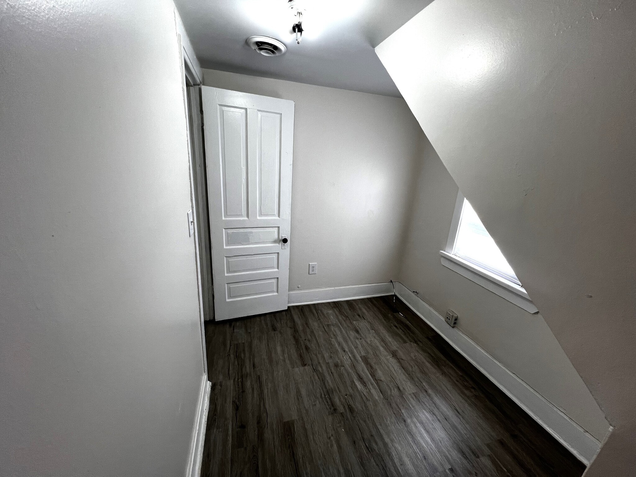 Building Photo - 9613 S Ave N