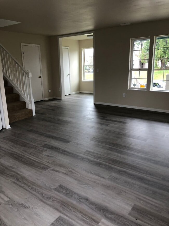 Building Photo - 3bd/2.5ba House in Tacoma