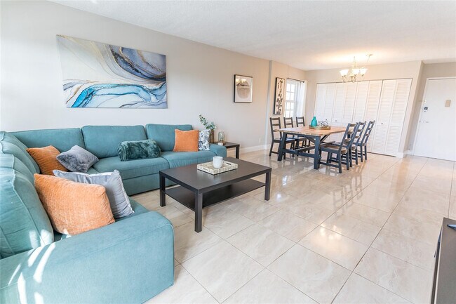 Building Photo - 401 Golden Isles Dr