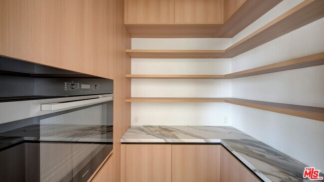 Building Photo - 8765 Hollywood Blvd