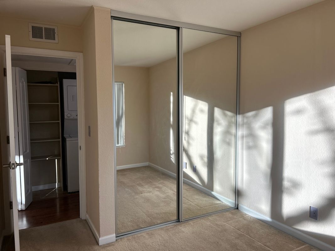 Building Photo - 150 Reflections Dr