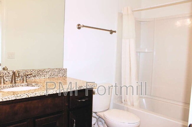 Building Photo - 521 Vine St