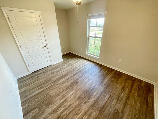 Building Photo - 4/2 for Rent in Brandon 042!!