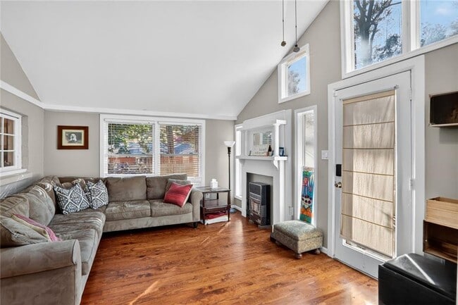 Building Photo - 3671 Bishop Dr