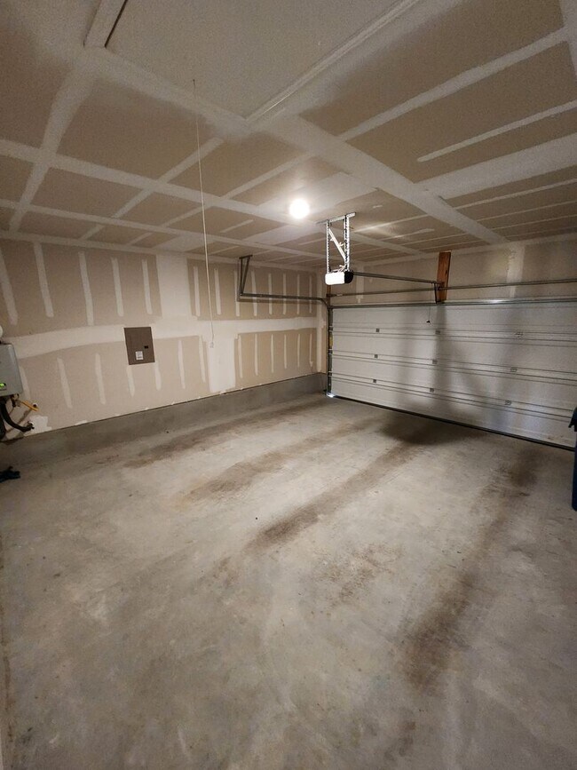 Building Photo - PALOMA Subdvison/ Converse Area