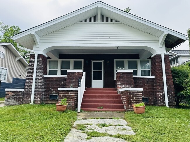 Primary Photo - 2812 Linden Ave