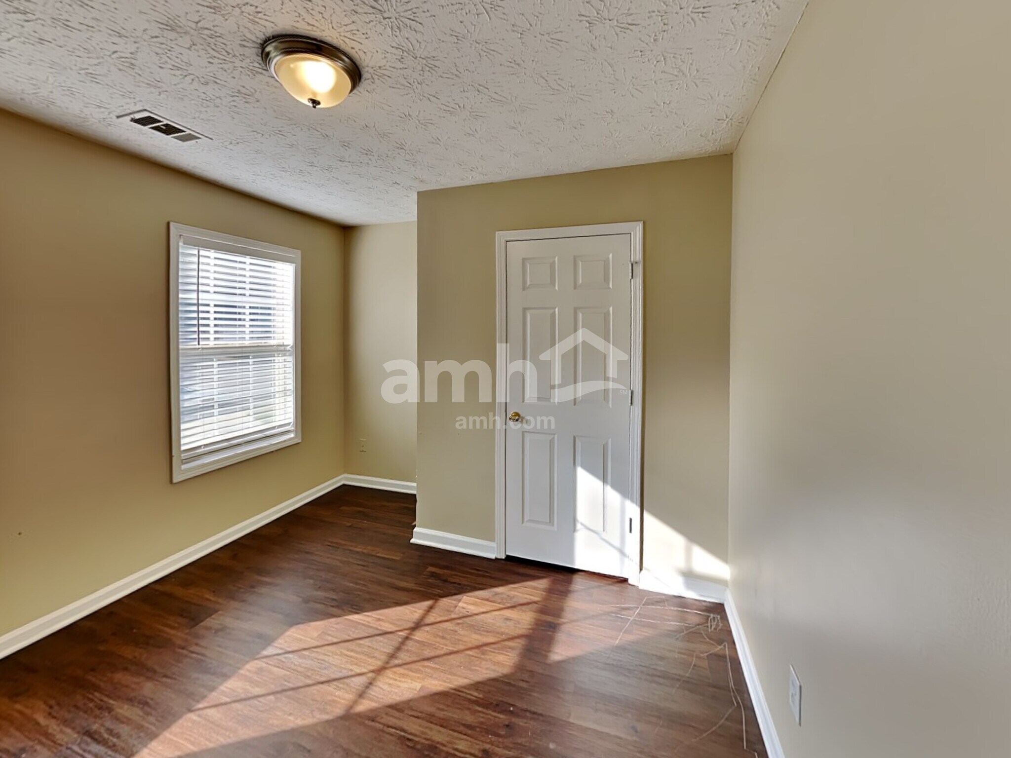 Building Photo - 435 Shenandoah Ct