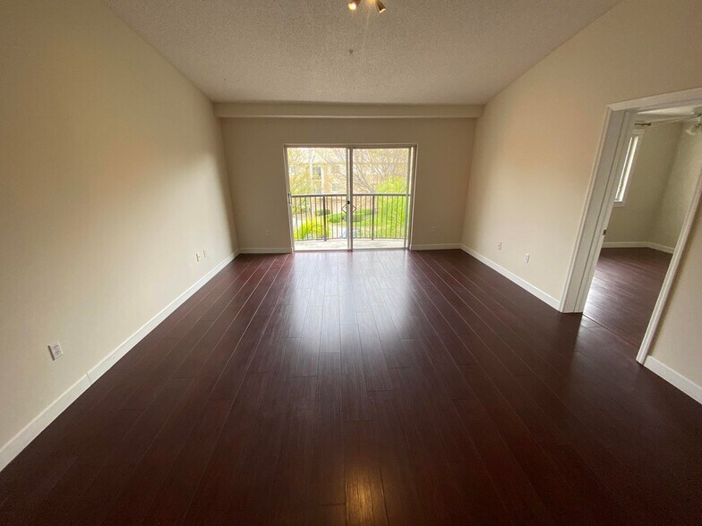 Building Photo - 1100 Crestwood Ct S