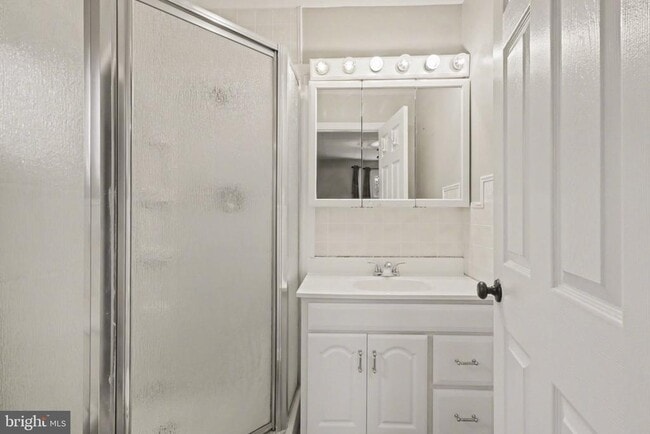 Building Photo - 5885 Avis Ln