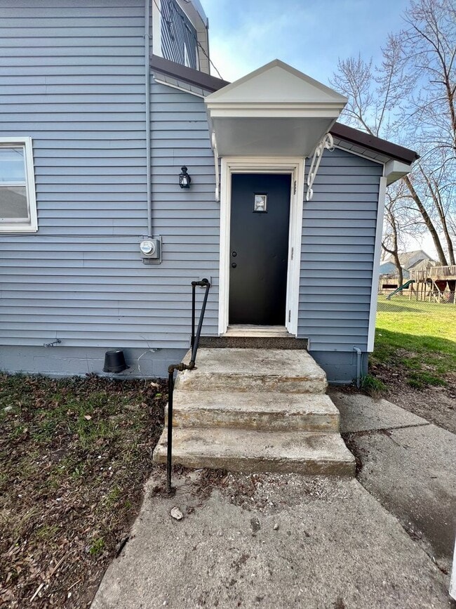 Building Photo - 4 Bedroom House in New Haven