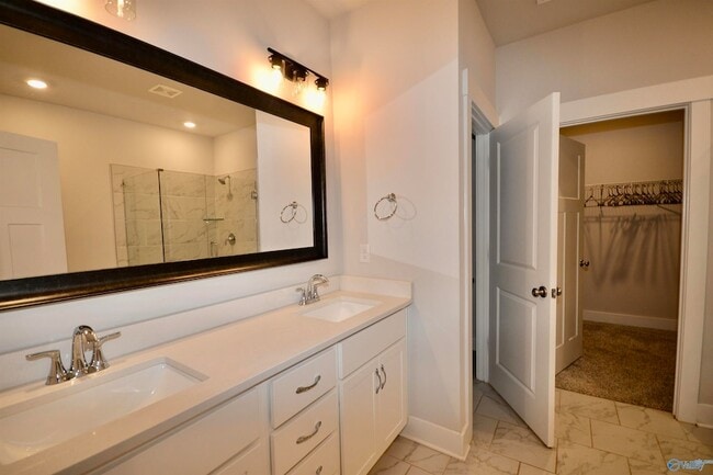 Building Photo - 151 Rugby Dr