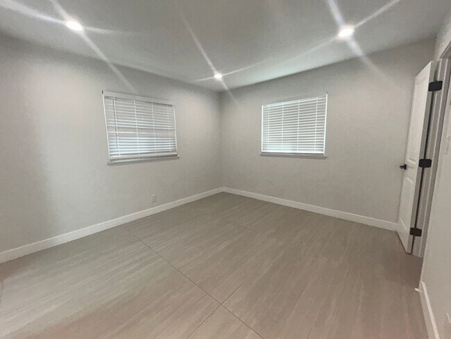 Building Photo - Spacious 3bed 2bath House for Rent in Garden Grove