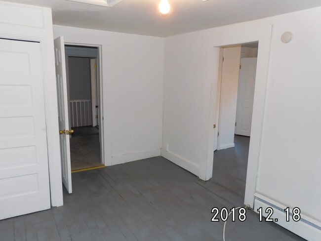 Building Photo - 145 King George St