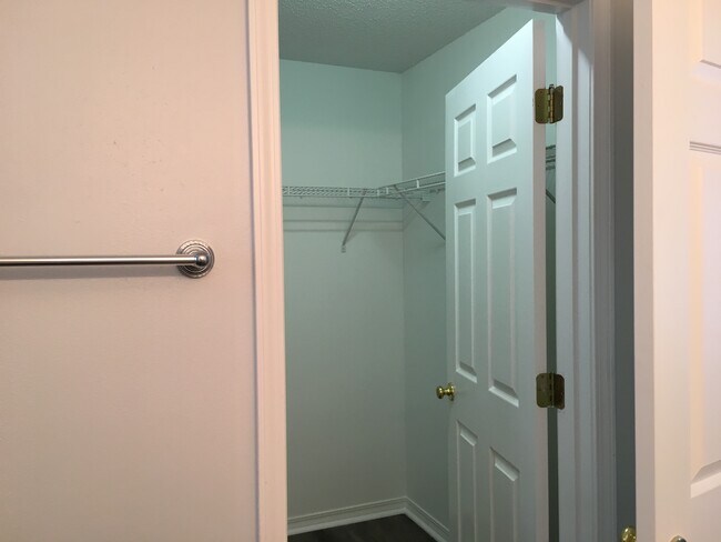 Building Photo - 902 Lauderhill Ln