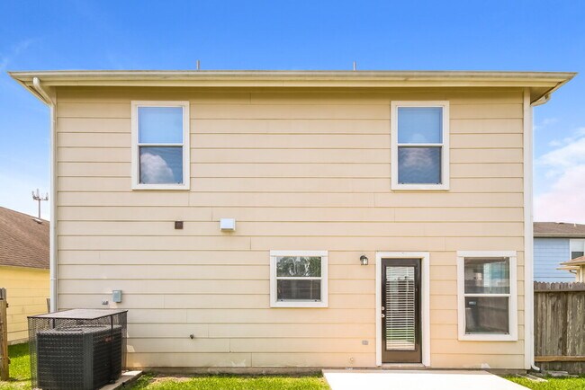 Building Photo - 22922 Twisting Pine Dr