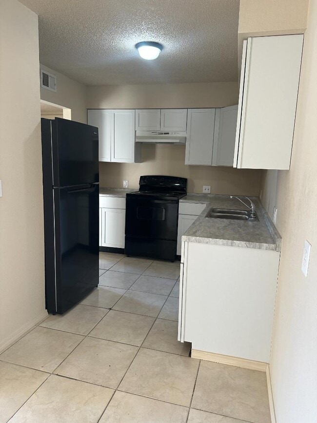 Building Photo - 121 Fairway Ave