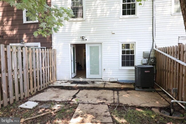 Building Photo - 2905 Wren Ct