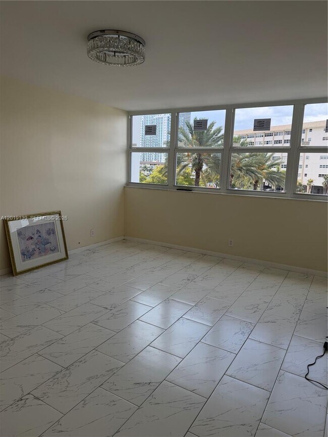 Building Photo - 100 Golden Isles Dr