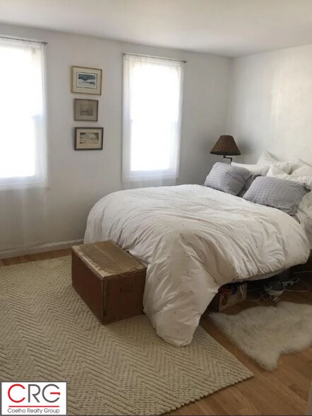 Building Photo - 70 School St