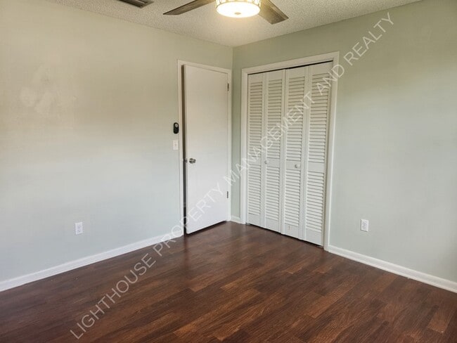 Building Photo - **Discover Your Dream Home: Spacious 4-Bed...