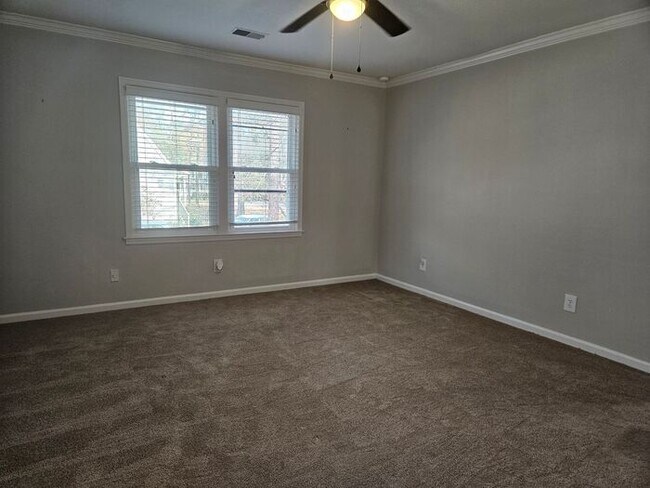 Building Photo - Gillcreek at Forest Lake