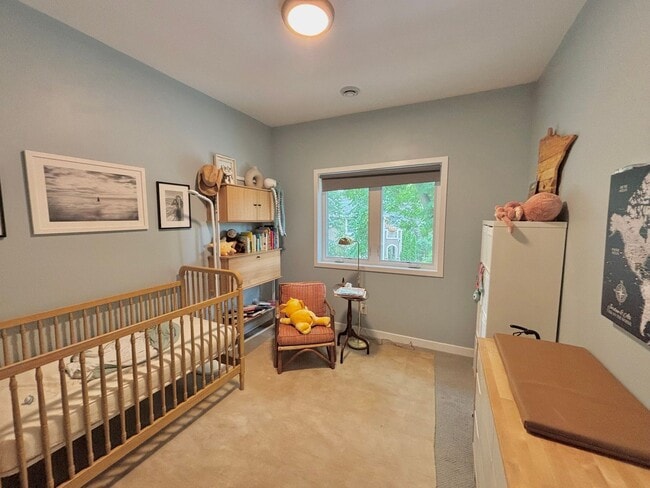 Building Photo - Rare Minnehaha Parkway rental under 5k! Be...