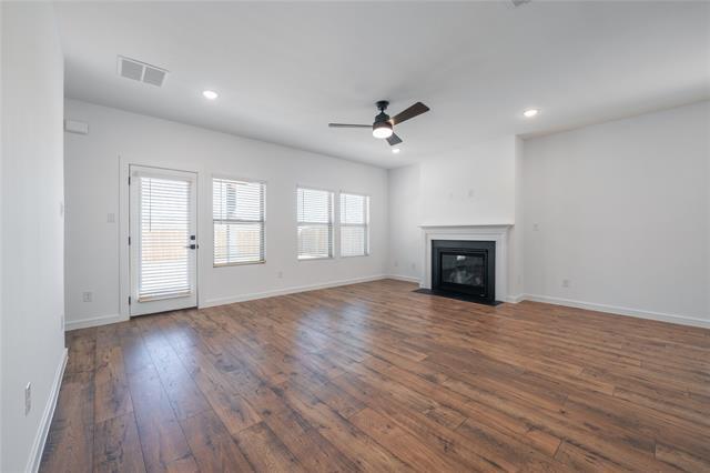 Building Photo - 2217 Maple Cir