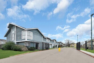 Building Photo - 8405 Wilcrest Dr