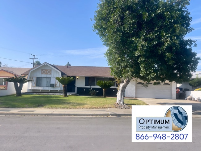 Building Photo - Summer-Ready Pool Home in Pomona