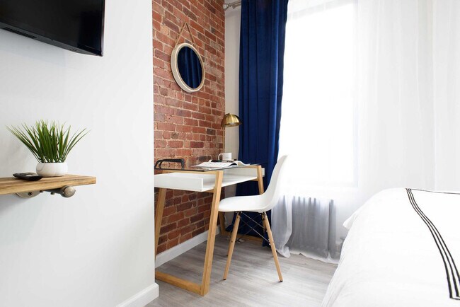 Building Photo - 240e E 75th St