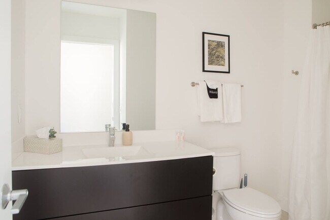 Building Photo - 550 W Juneau Ave