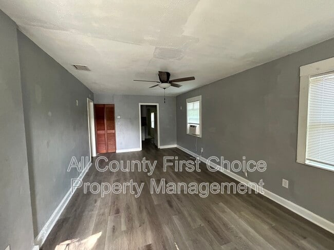 Building Photo - 1508 Tilley Ave