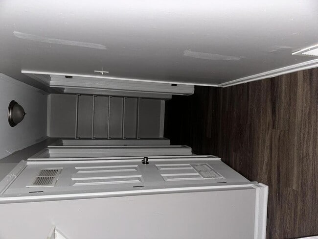 Building Photo - 333 Delta Rd