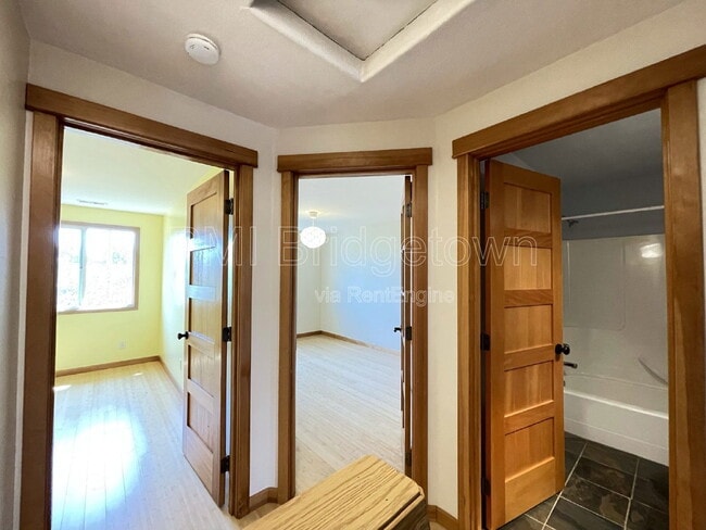 Building Photo - 4704 NE 28th Ave