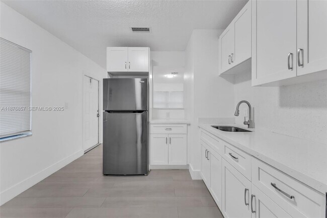 Building Photo - 19 SE 4th Terrace