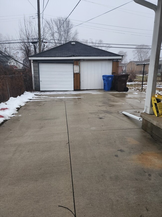 Building Photo - 26233 Penn St