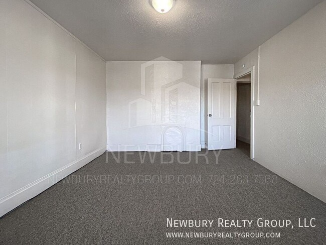 Building Photo - 33 Hickory St