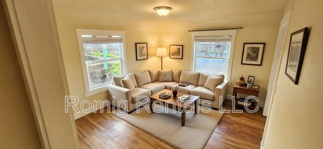 Building Photo - 300 N 5th Ave