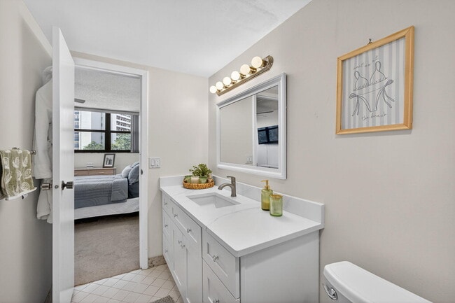 Building Photo - 336 Golfview Rd