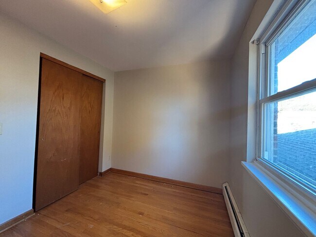 Building Photo - 226 E Chestnut St